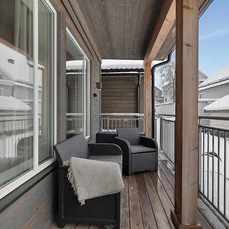 Modern 3-bedroom, With Private Aurora Borealis Watching Balcony Leilighet *