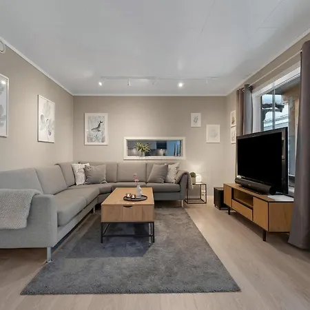 Bjoerk Tromso - Modern 3-Bedroom, With Private Balcony *