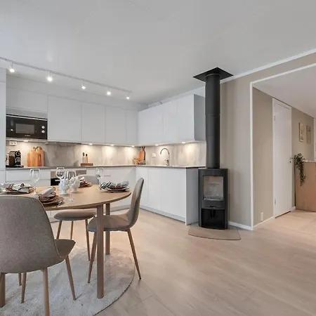 Bjoerk Tromso - Modern 3-Bedroom, With Private Balcony