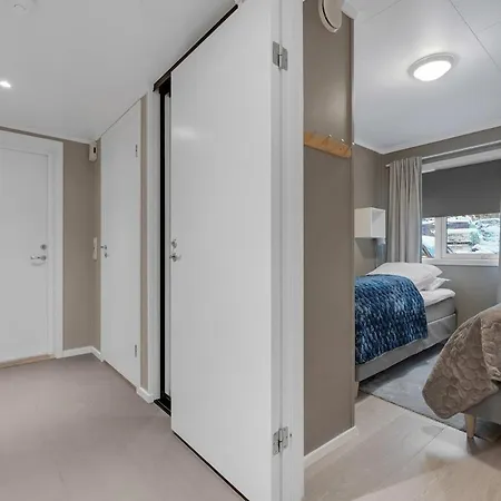 Modern 3-bedroom, With Private Aurora Borealis Watching Balcony Leilighet *