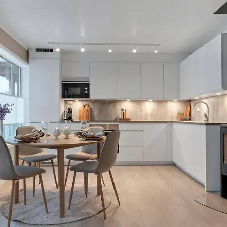 Appartamento Modern 3-bedroom With Private Balcony And Parking