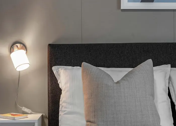 Modern 3-bedroom, With Private Aurora Borealis Watching Balcony דירה