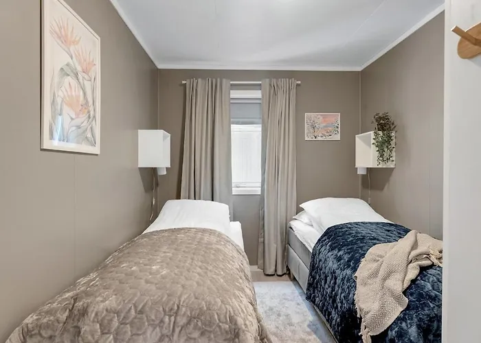 Modern 3-bedroom, With Private Aurora Borealis Watching Balcony דירה