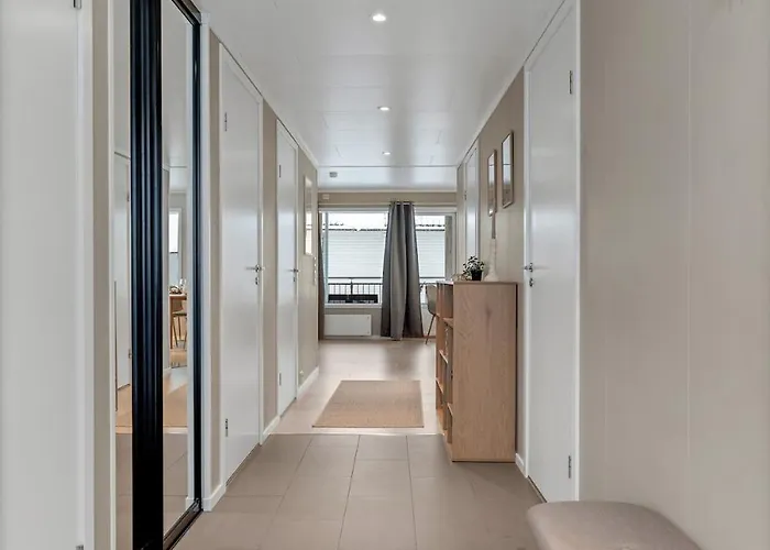Modern 3-bedroom, With Private Aurora Borealis Watching Balcony Appartement Tromsø