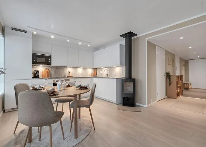 Modern 3-bedroom, With Private Aurora Borealis Watching Balcony